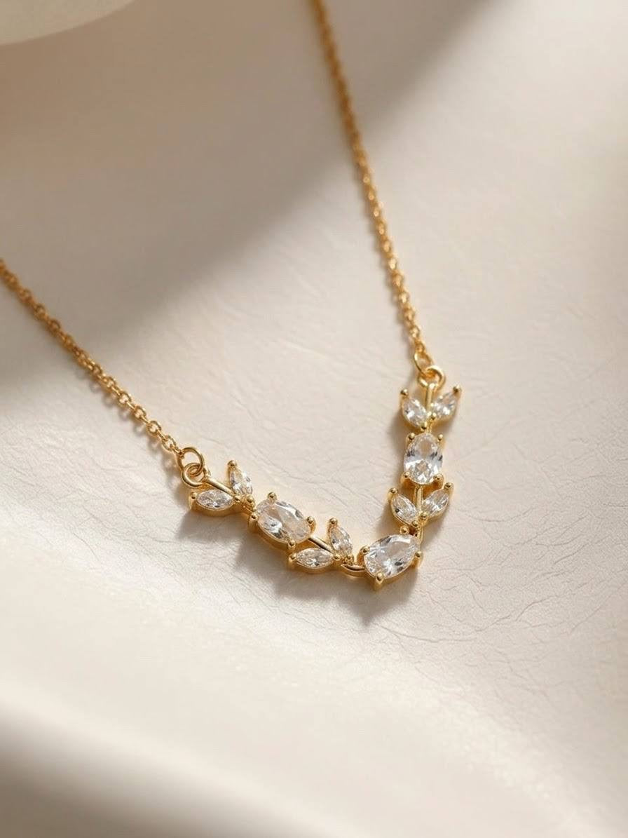 Flory Necklace - White