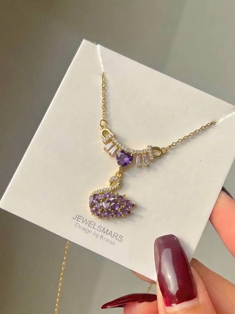 Beautiful necklace 🦢