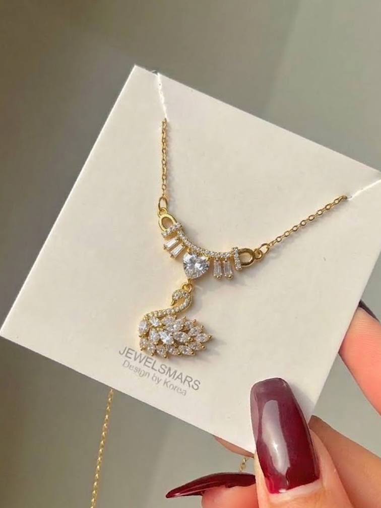 Beautiful necklace 🦢